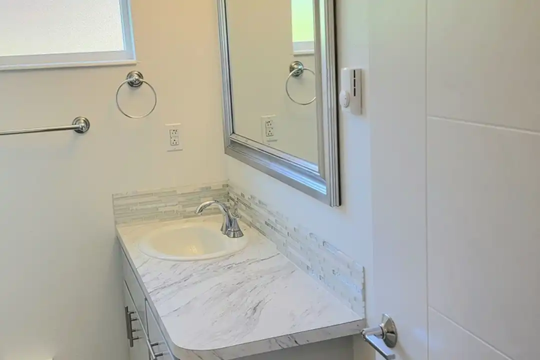 816 96th Ave NE unit A - More