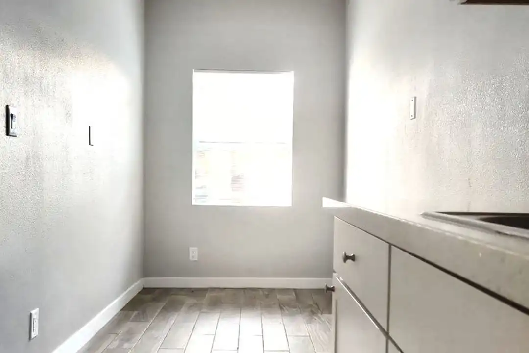 901 N Arrowhead Ave unit 203 – photo 1
