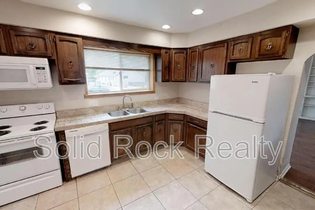2436 E Monument St - View 3