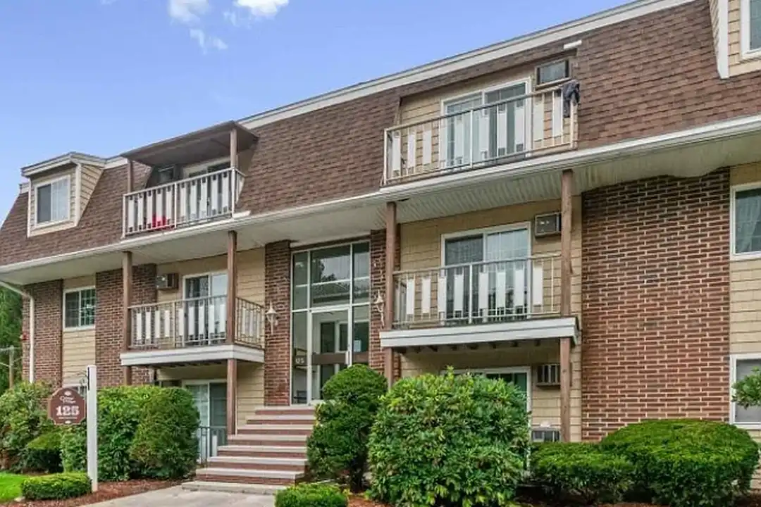 Colonial Village Apartments - View 4