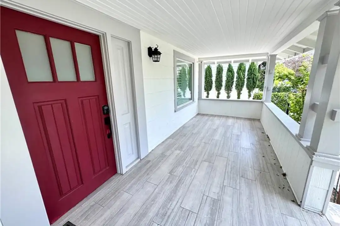 2716 S La Salle Ave – další