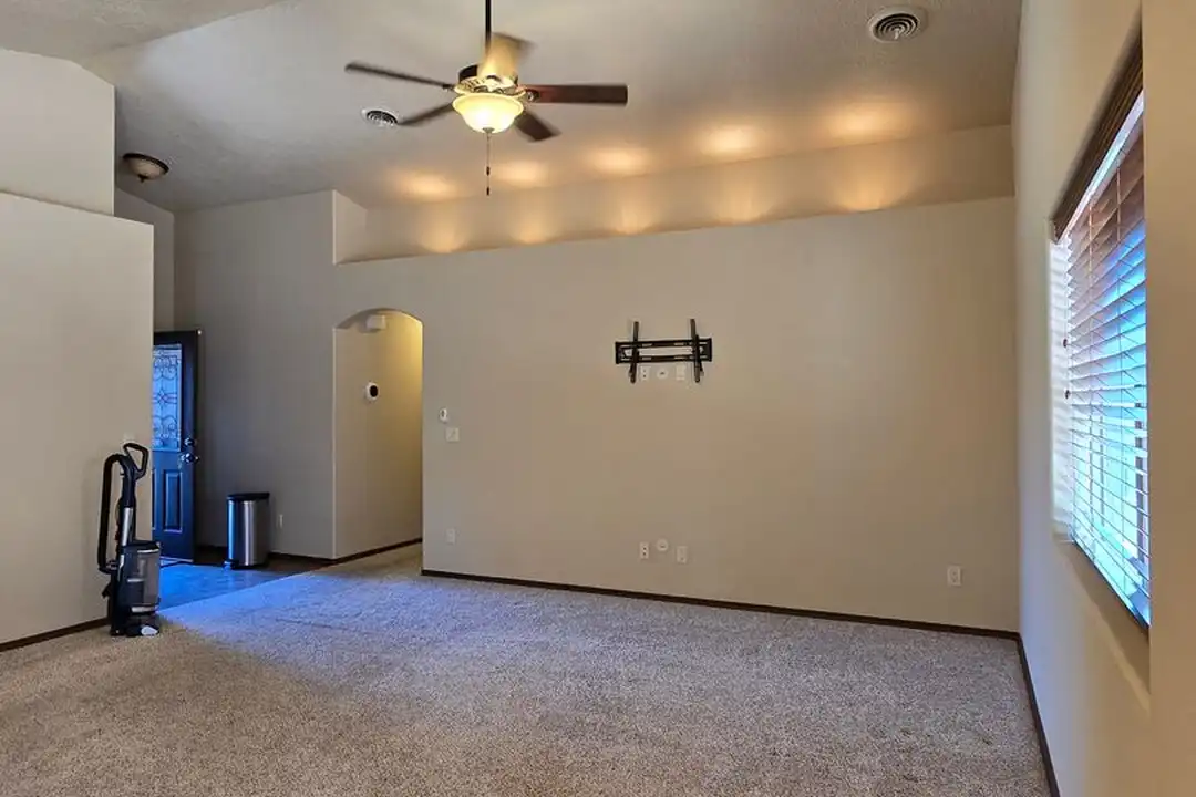 608 Monarch St - View 5