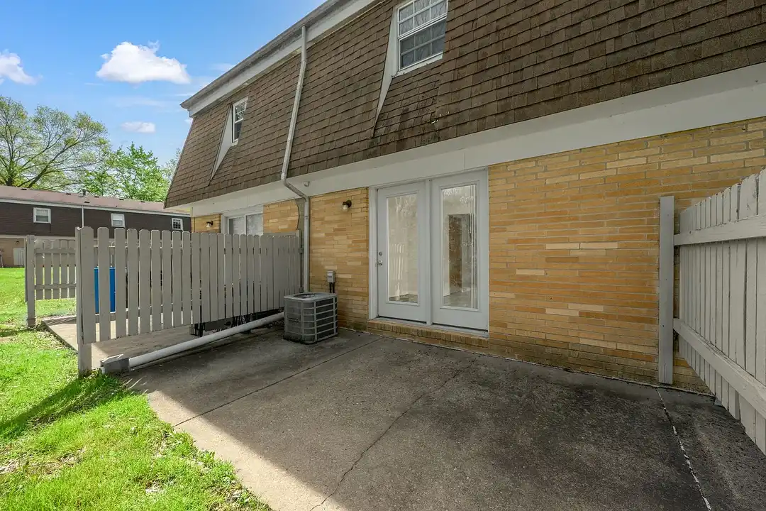 Kingswood Townhouses – photo 1 of 14