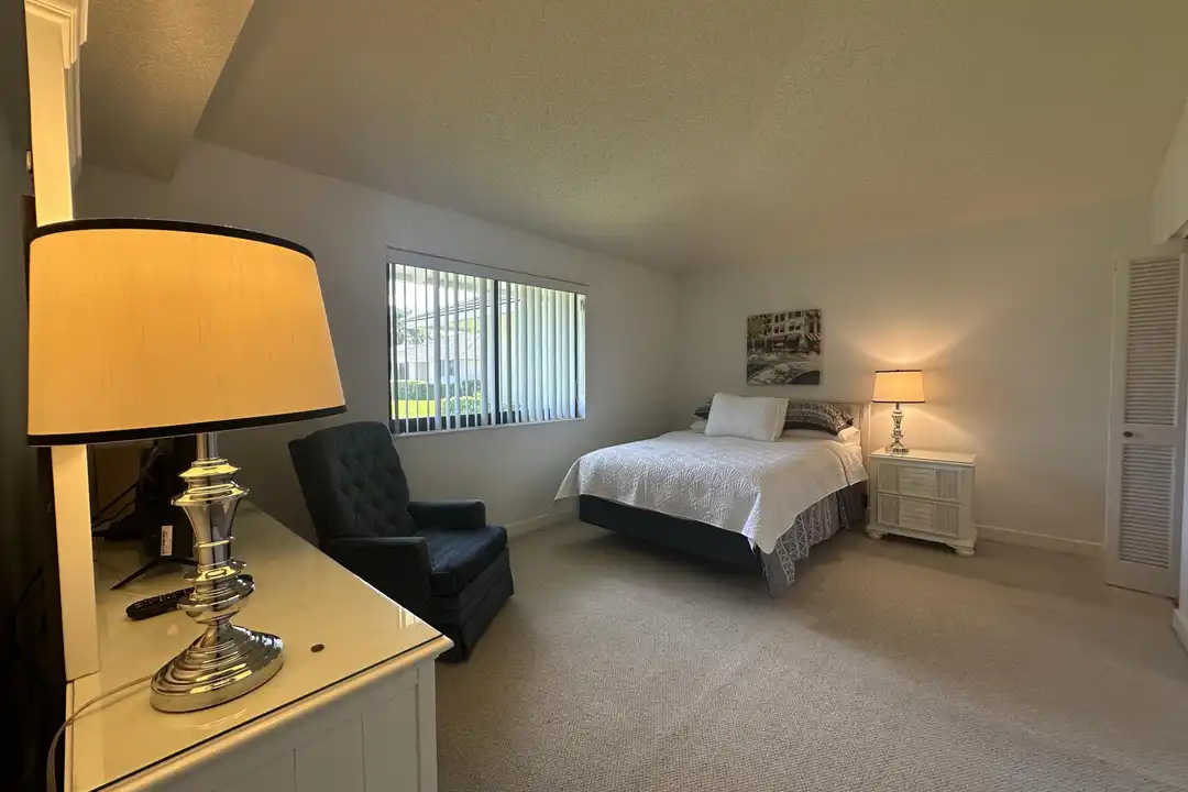305 Club Dr - View 6