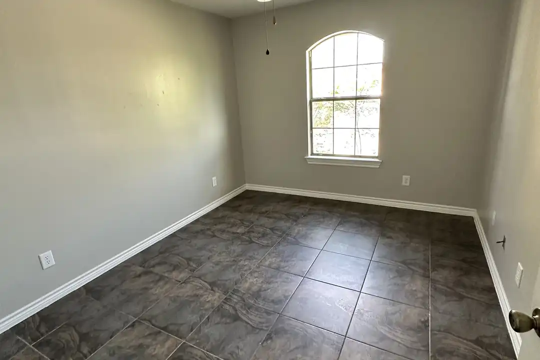 158 Valencia Dr - View 3
