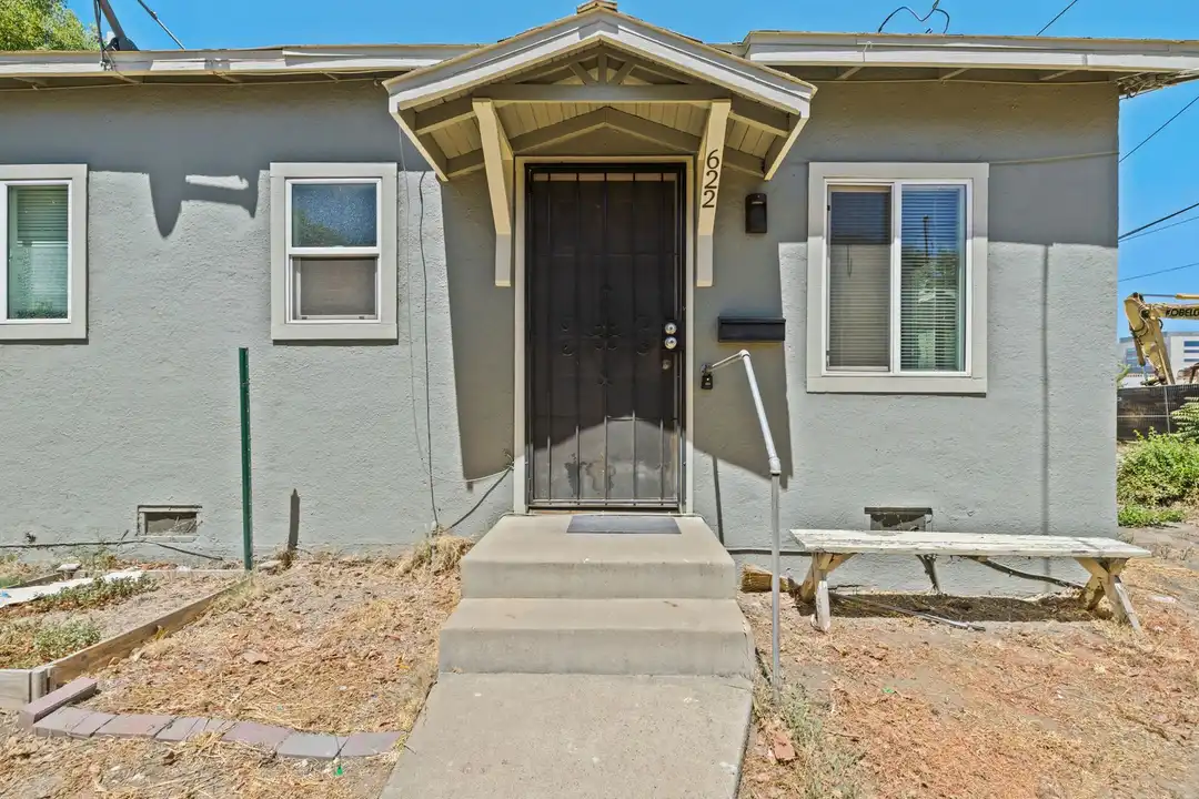 622 J St unit 622 J Street – photo 1 of 7