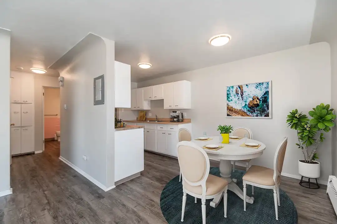 Apartment in Aurora - View 2