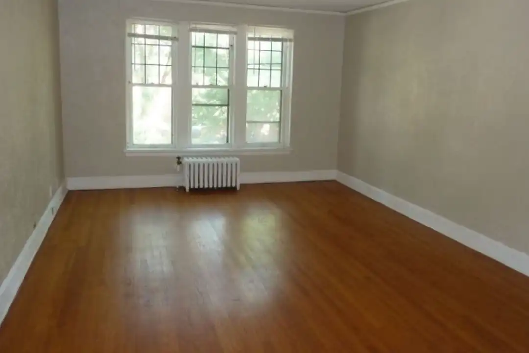 2937 N Bartlett Ave - More