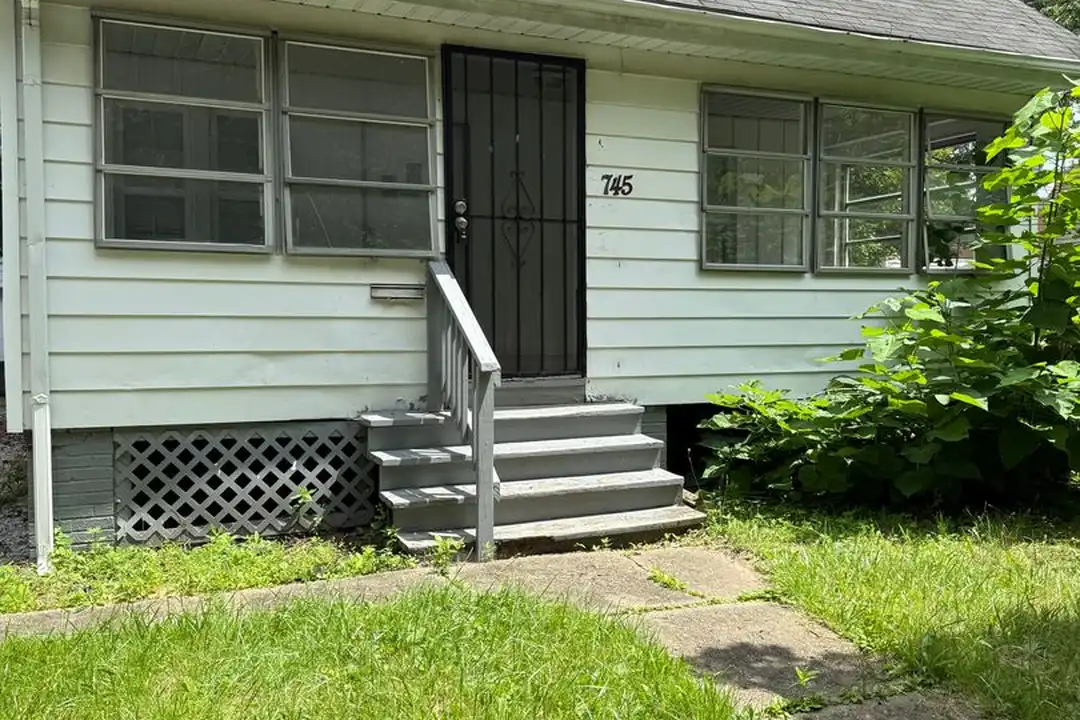 745 Noble Ave – photo 1