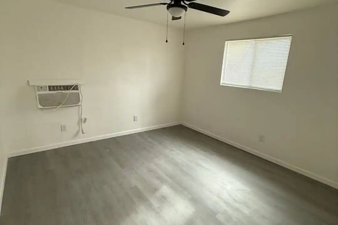 232 W Barbara St #D - View 4