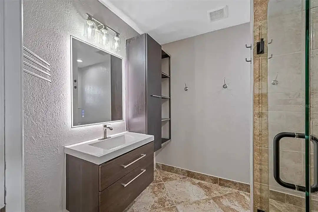 3910 W Pine St – pohled 6