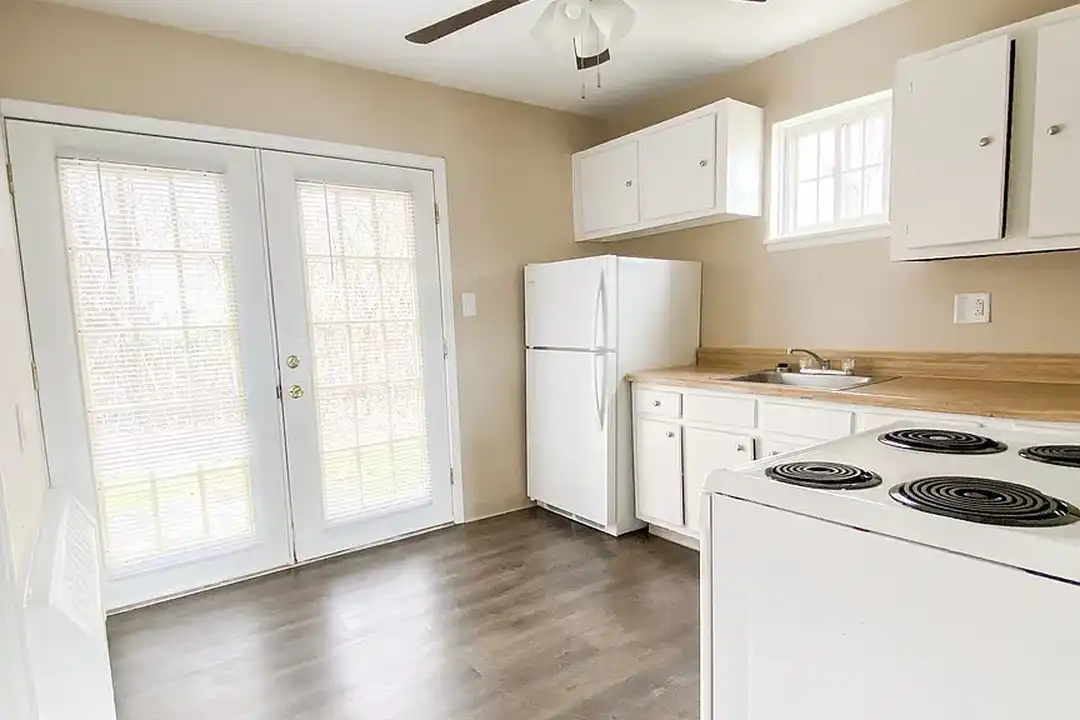 Evergreen Village Apartments & Townhouses – photo 1 of 31