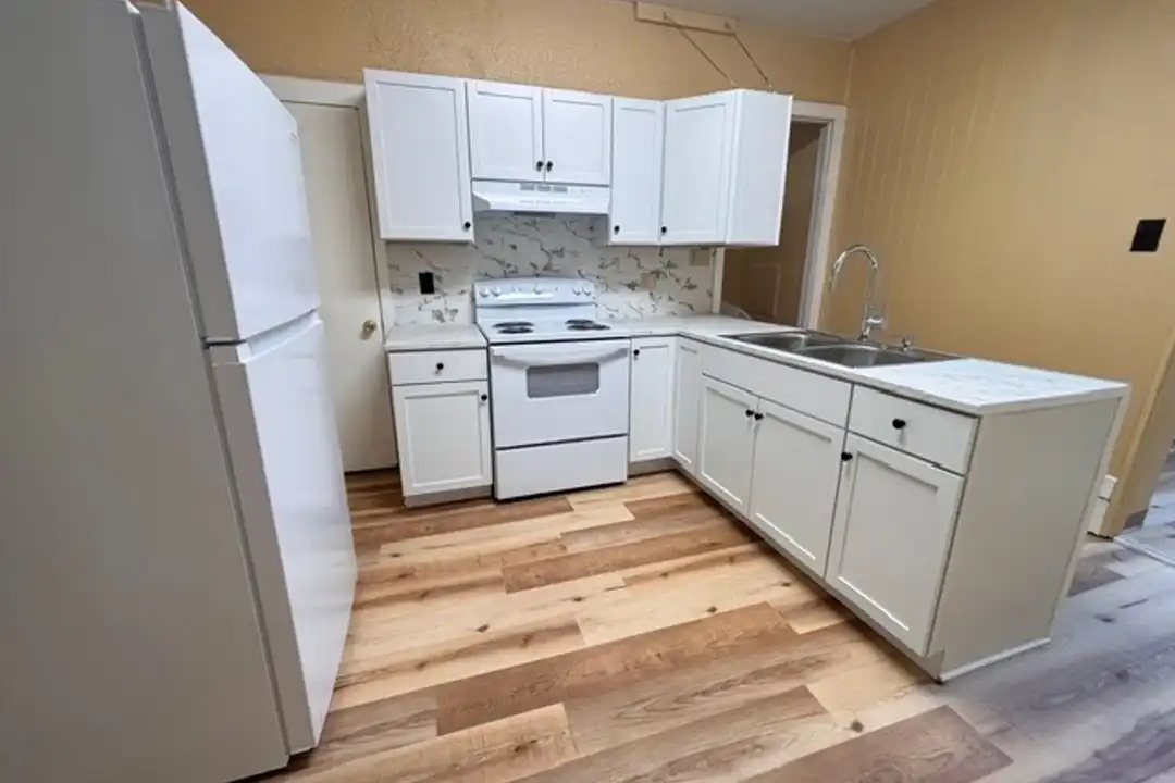 22 S Elm St – photo 1 of 20