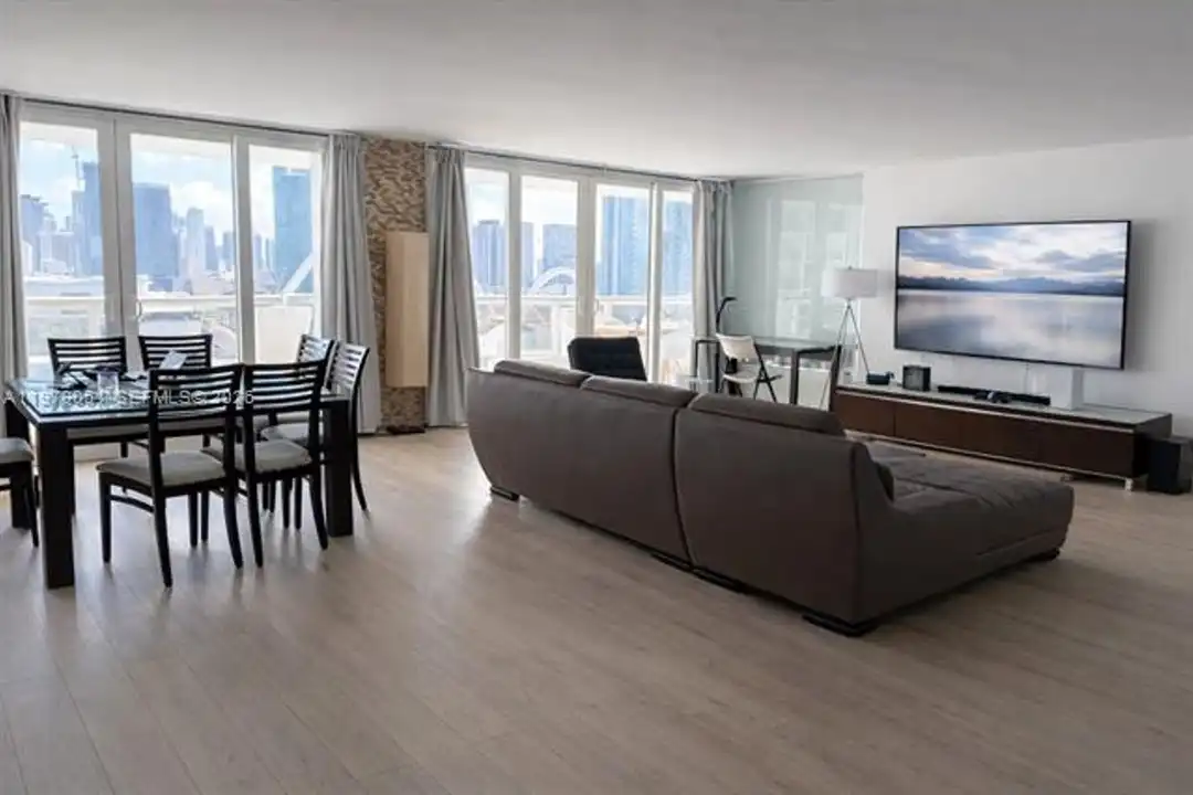 Apartment in Miami - View 2
