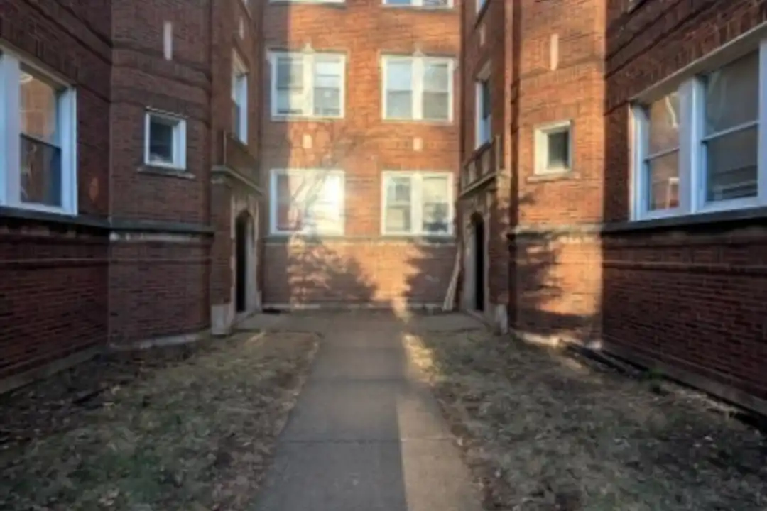 9118 S Dauphin Ave - View 2