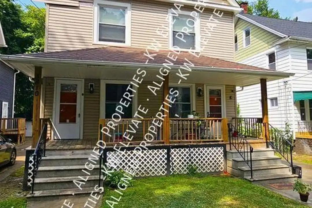 3810 Archwood Ave – photo 1