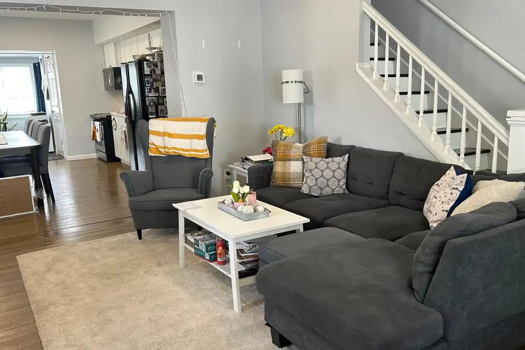 203 E Reynolds St #207 – photo 1 of 15