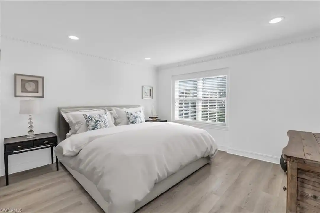 271 Broad Ave S #203 - More