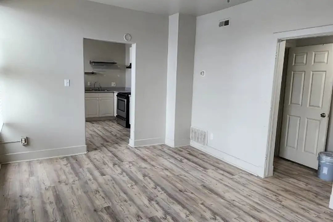 105 S Harriet Ave unit # 4 - View 4