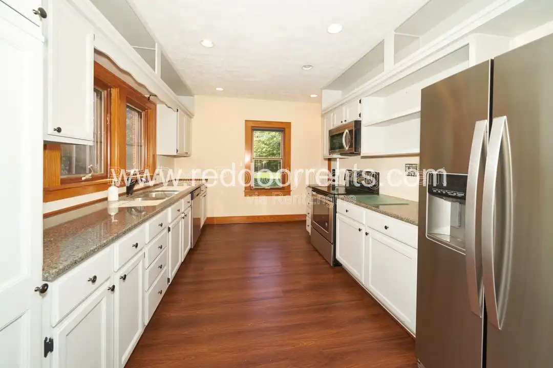 412 N Merrill St - View 6