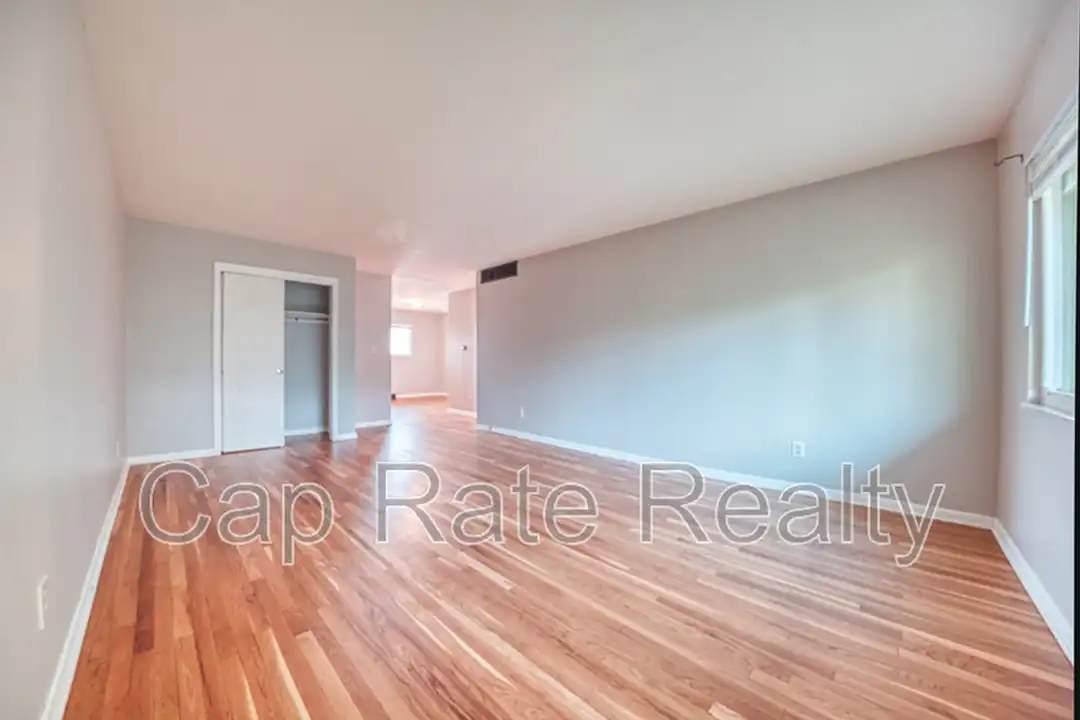 26 S Hampton Rd unit D - View 2