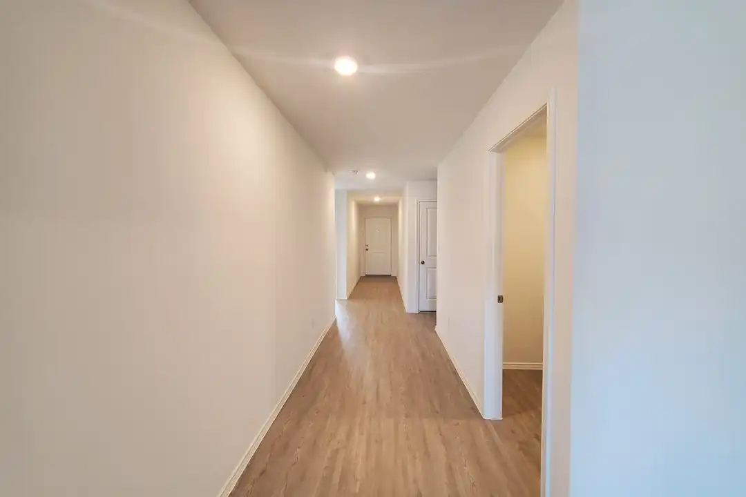 13305 Banquete St - More