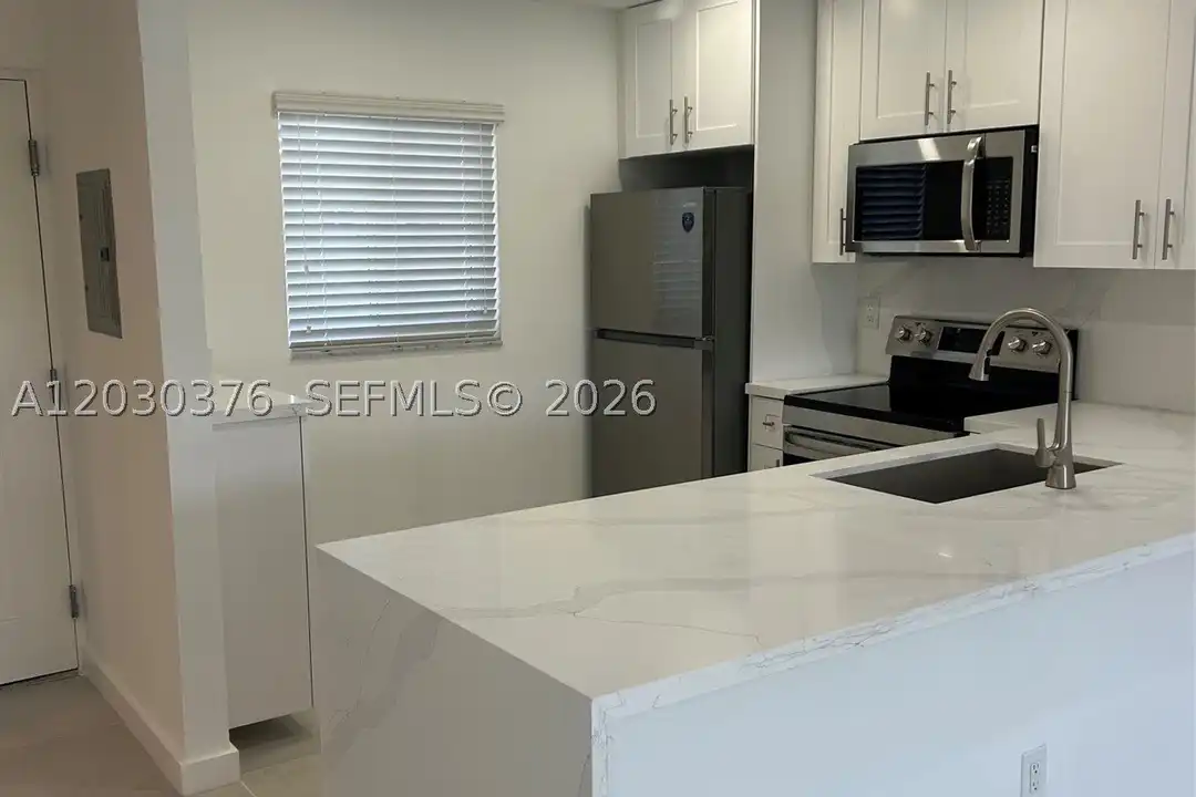 Apartment in Miami - View 4