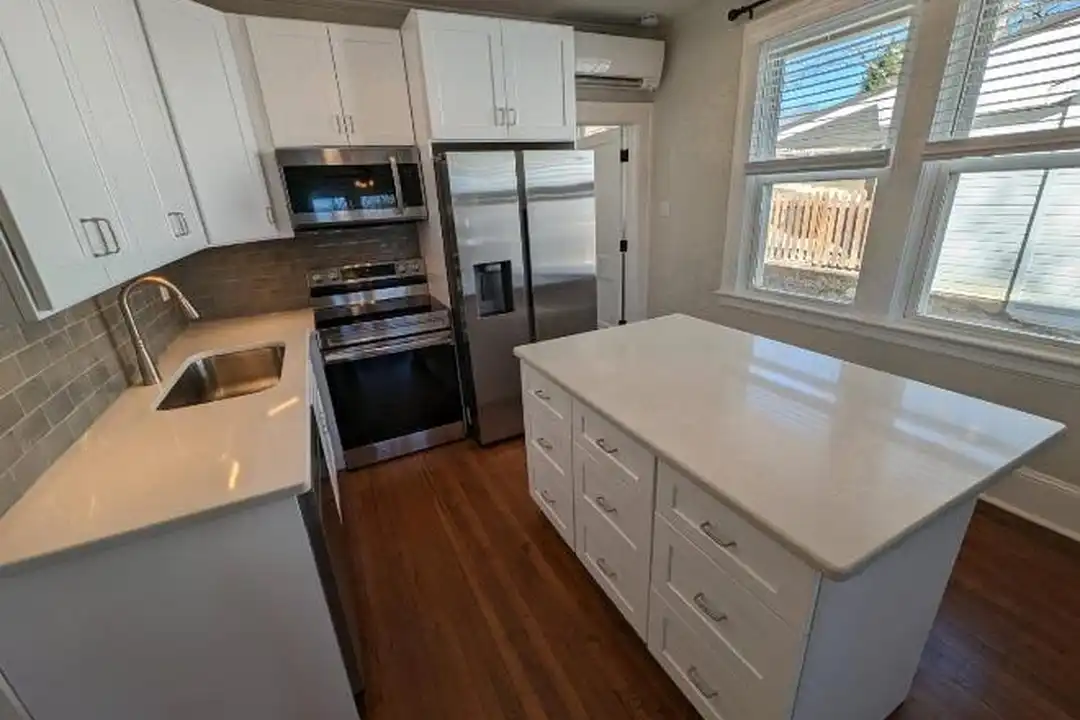 28 Woodrow Ave - View 6