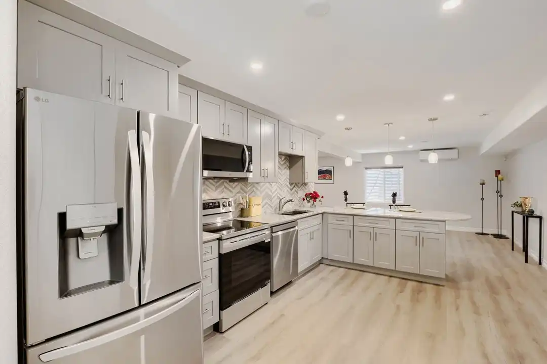 7725 E Byers Ave - View 2