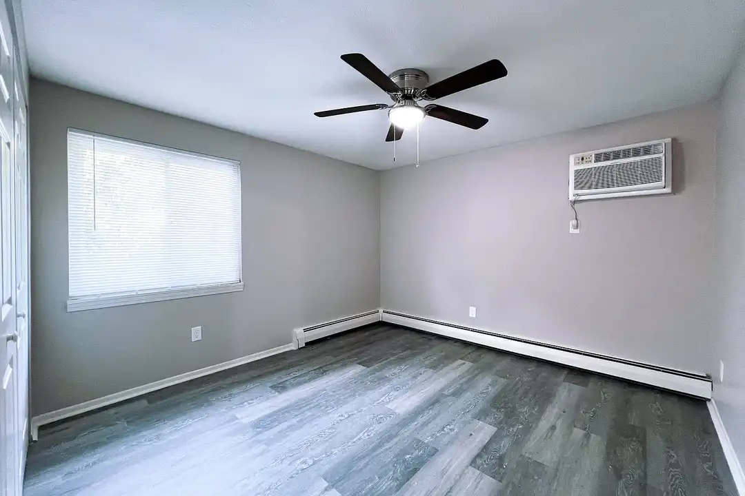 Stoney Creek Apartments – photo 1