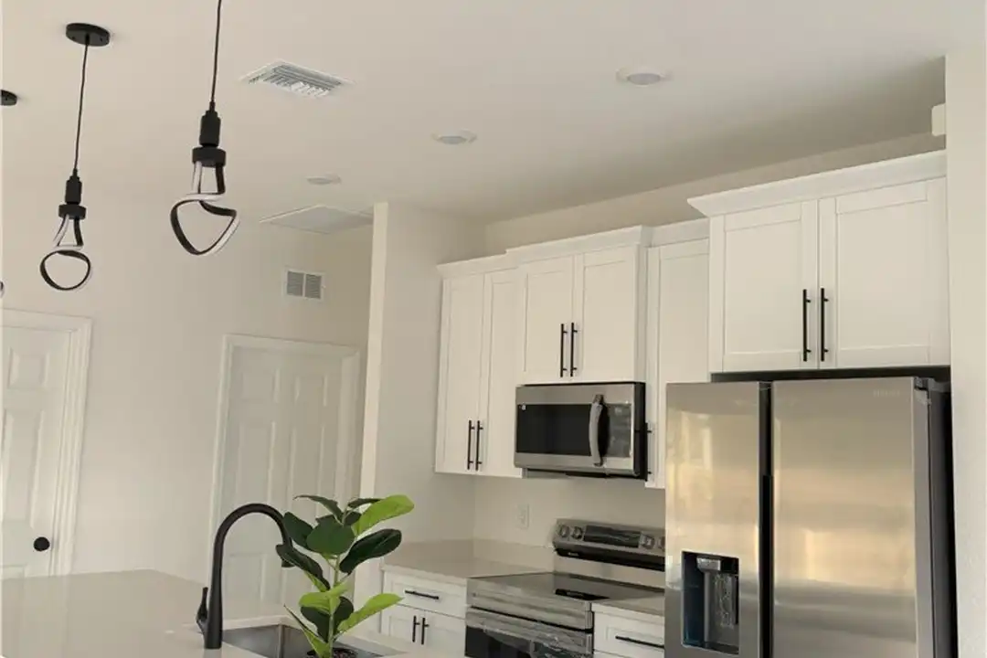 1422 Highland Ave - View 2
