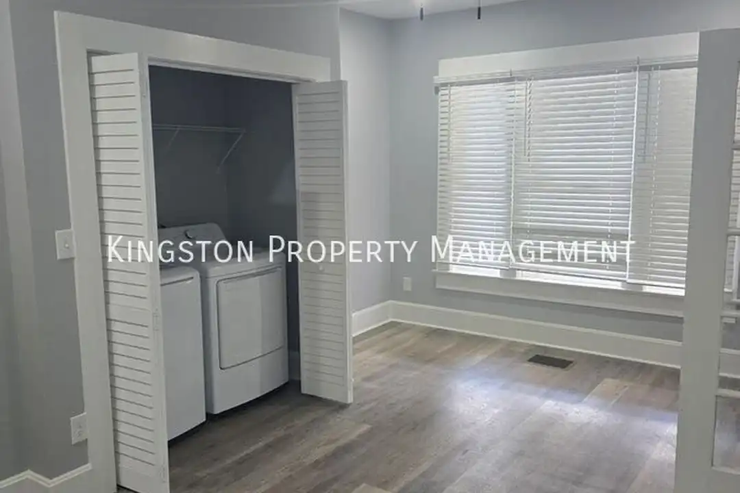 451 E Maxwell St - View 5