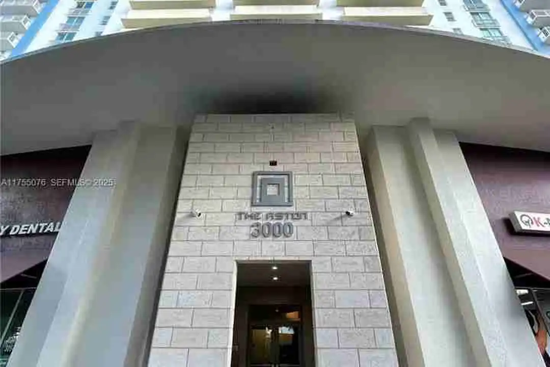 3000 Coral Wy unit 1501 - Vista 3