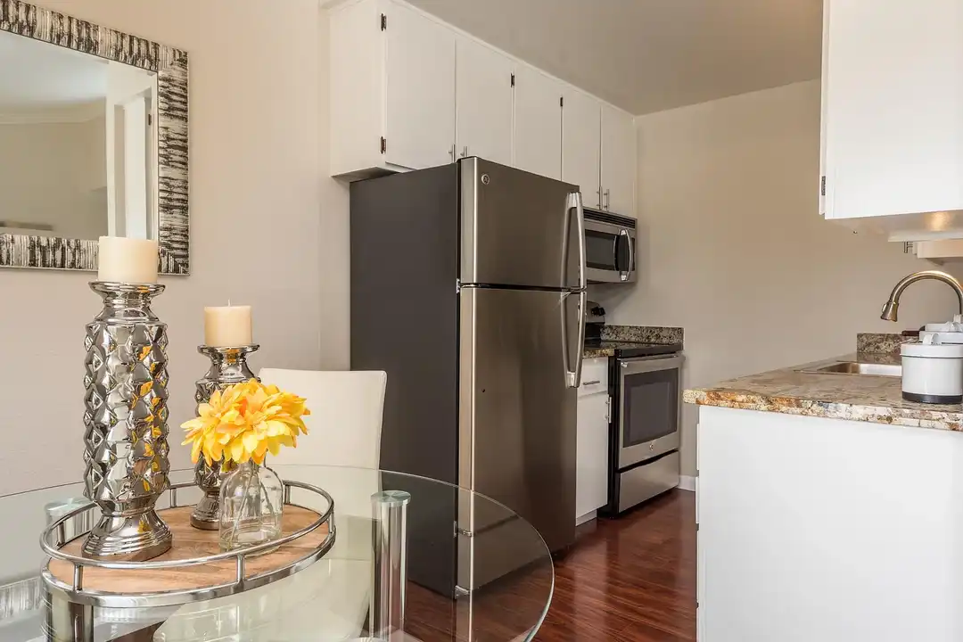 Peninsula View Apartments - View 4