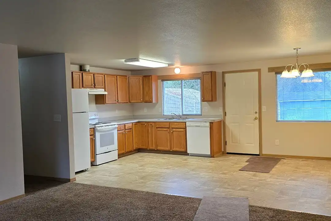 2261 E Crestview Dr - View 4