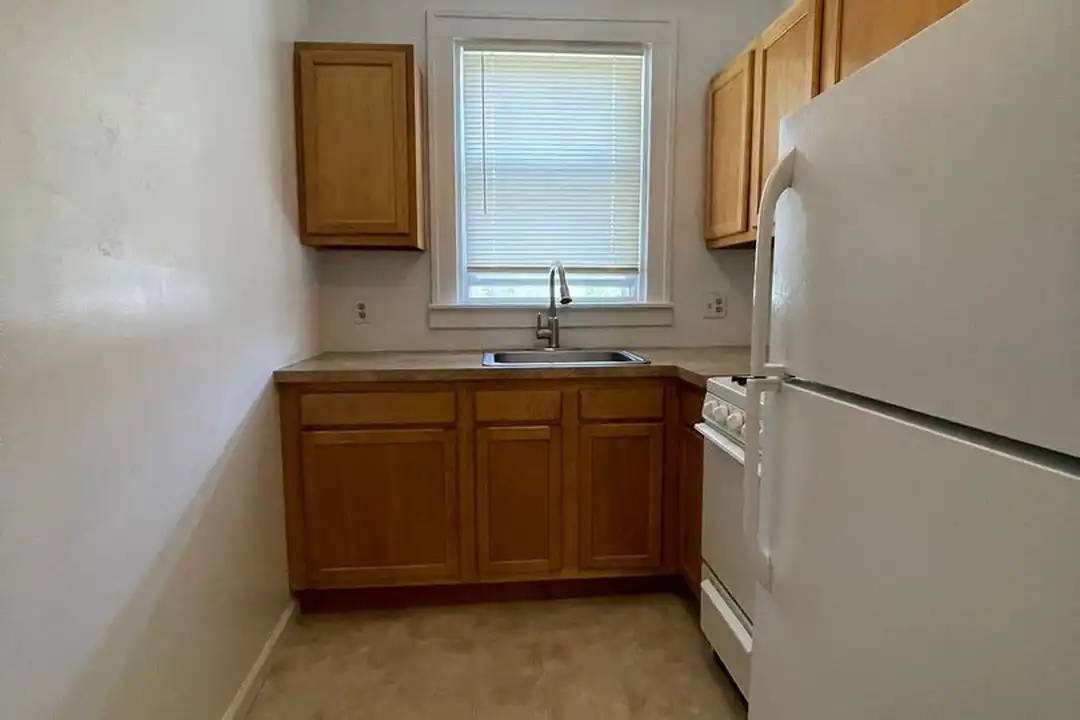 Apartment in Detroit, Riverbend, Wayne - View 2