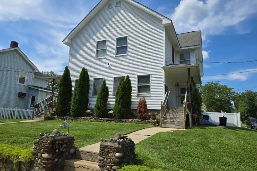 34 Carlton Ave – photo 1 of 26