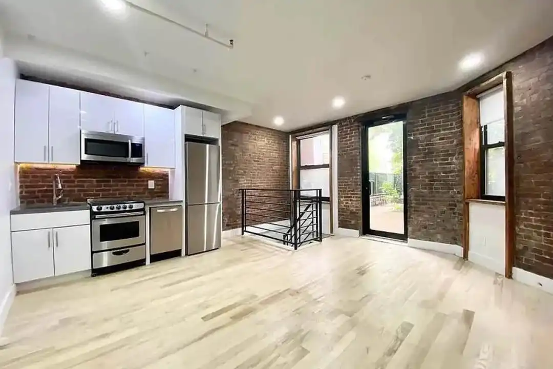 52 Hamilton Pl – photo 1 of 10