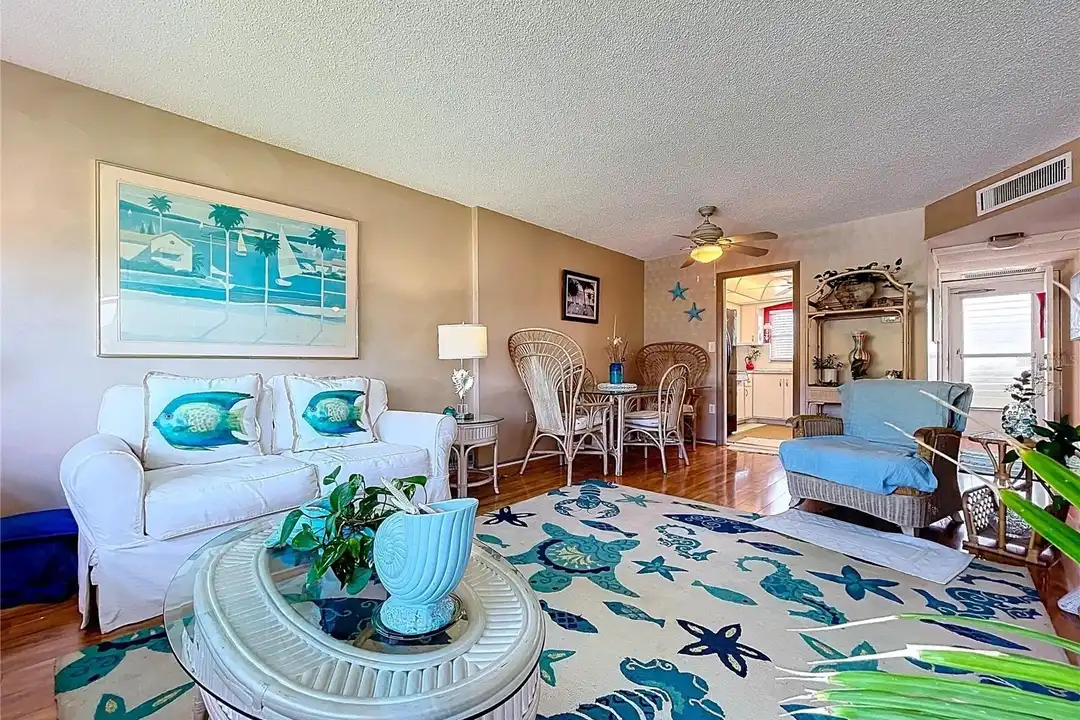 4650 Cove Cir #209 - More