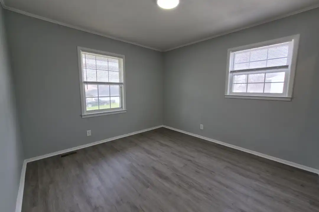 3747 Ireland Dr - More