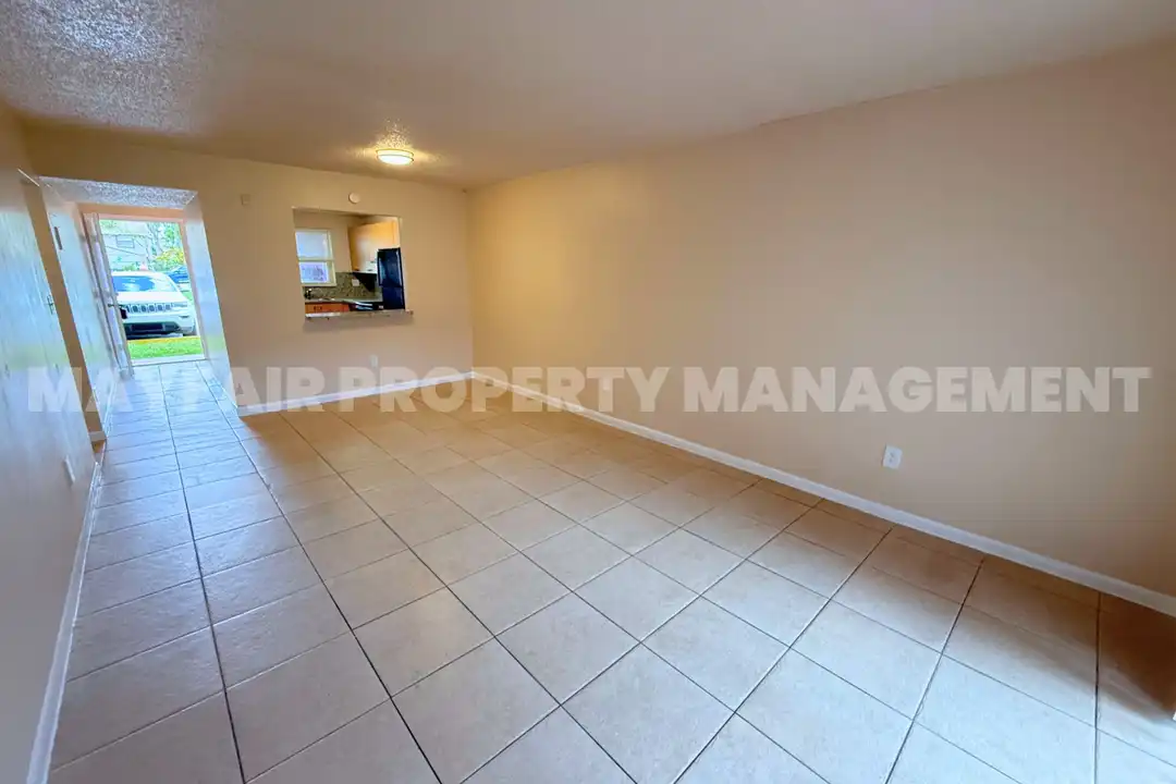 2220 NW 59th Ave unit 26 - View 4