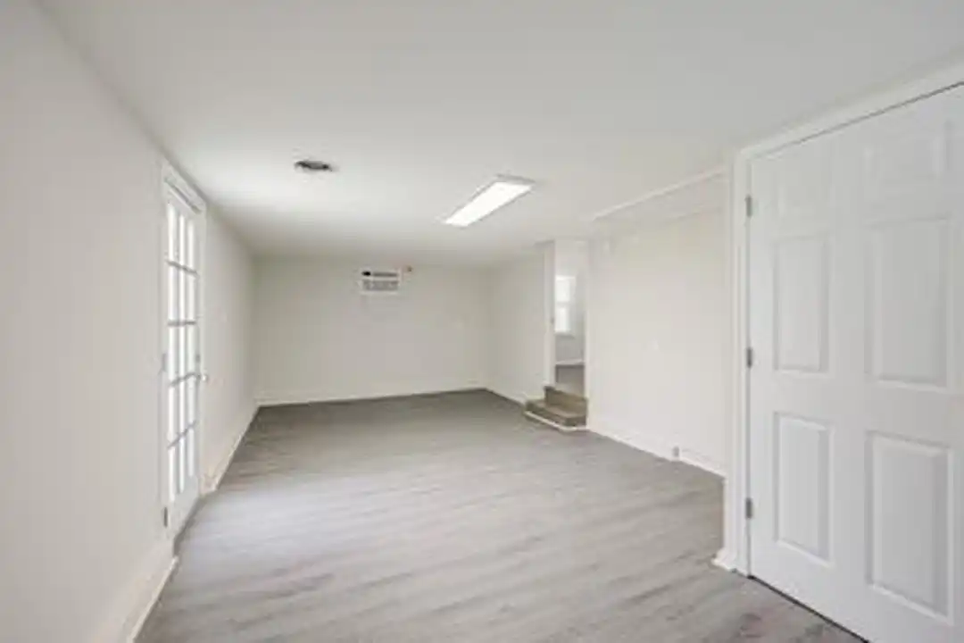1612 Southgate Dr - View 6