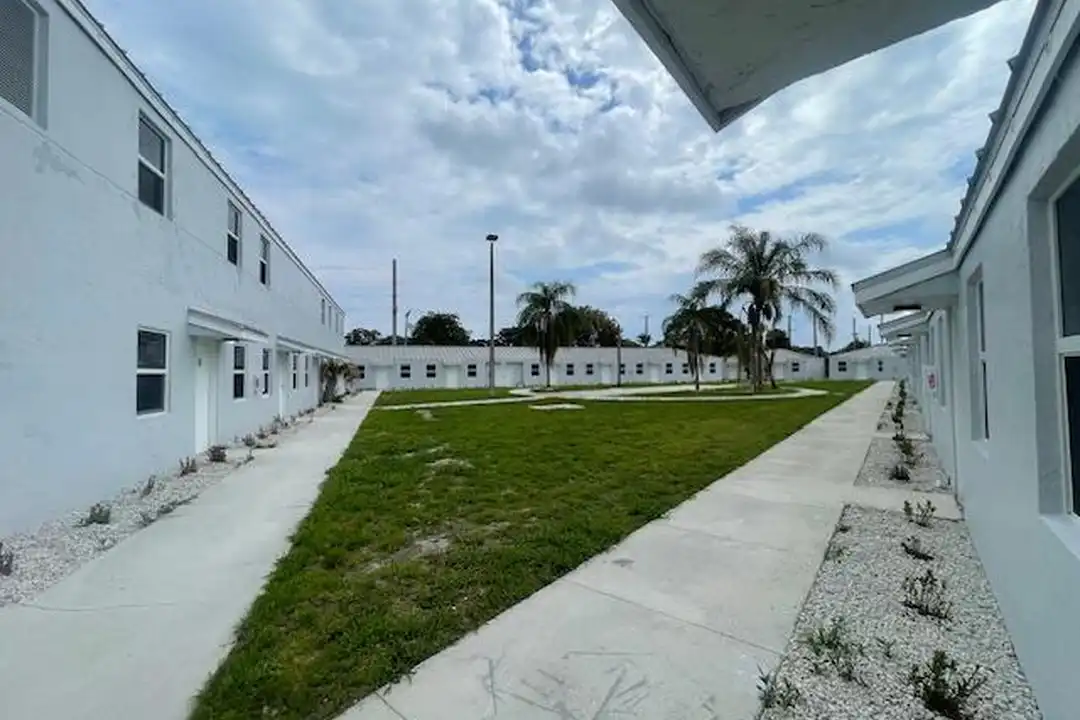 4393 Windsor Ave unit 3 - View 3