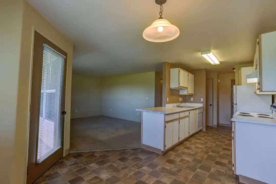 Creekside Apartments^ – photo 1 of 29