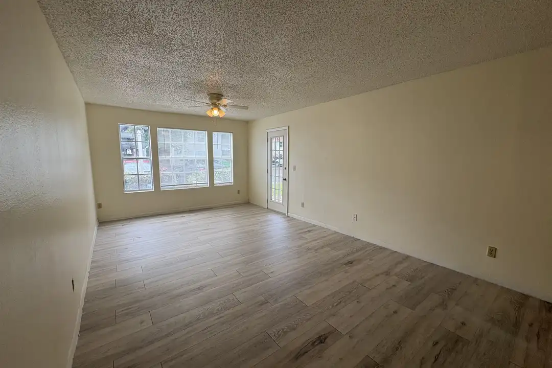 11550 Westwood Blvd unit 1215 1CLIENTESREALTYMIAMIGROUPCOM - View 3