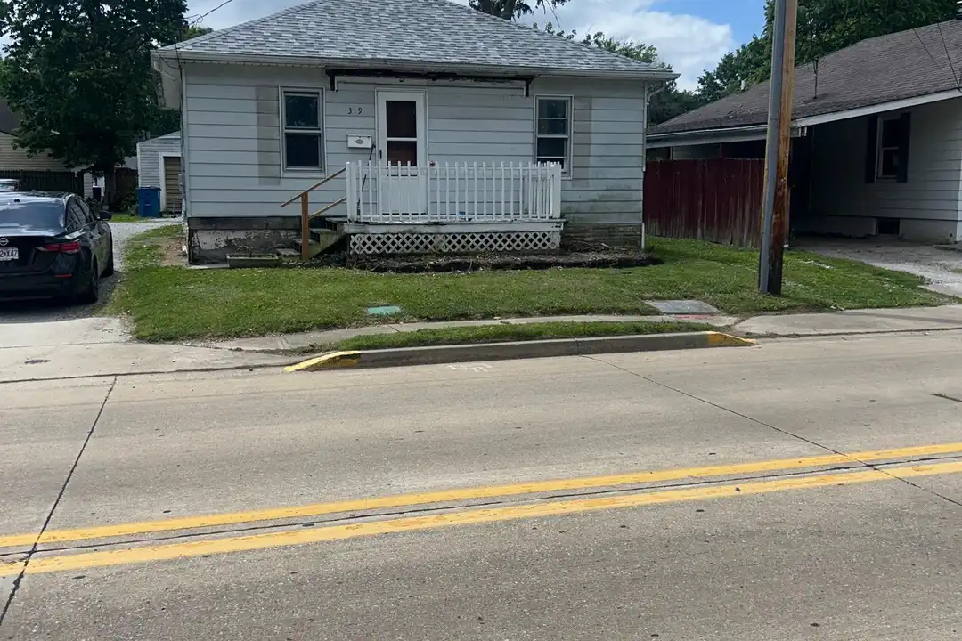 319 W Corbin St - View 4