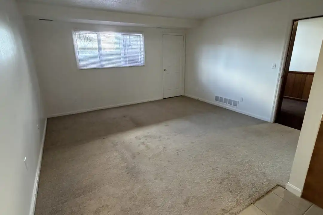 37 Woodbridge Park – photo 1 of 5