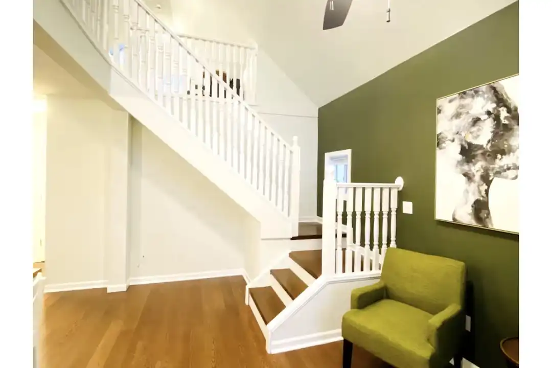 3 Leslie St – photo 1