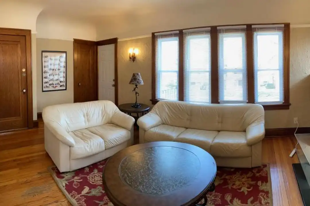 3925 N 42nd St – další