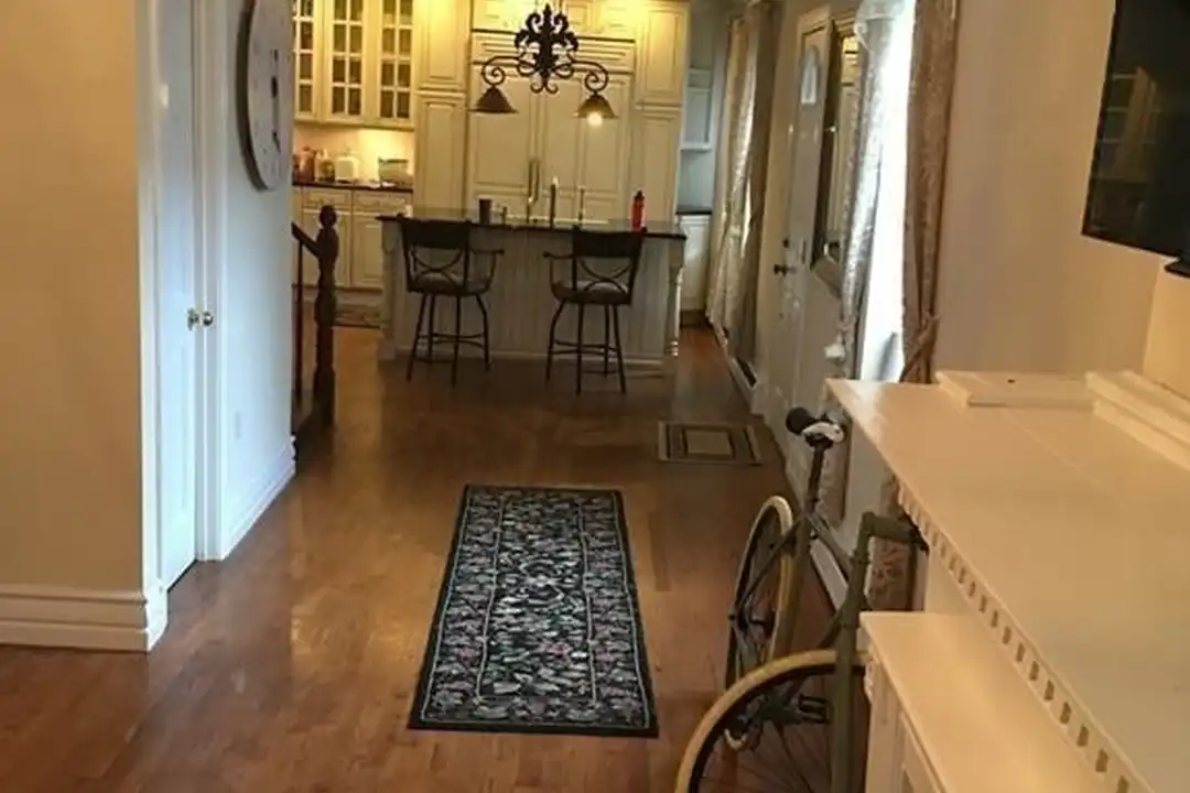 32 Warwick St unit 0 – photo 1